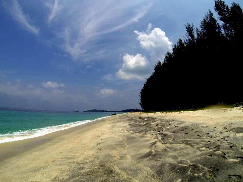 The view from deserted beach of Koh Adung. Koh lipe on the second plan