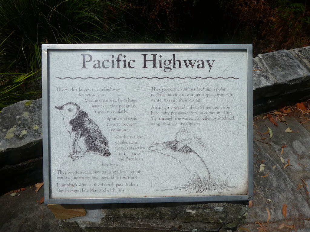 Znak informujący o Autostradzie Pacyfiku